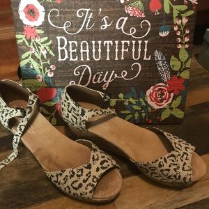 Cheetah print toms